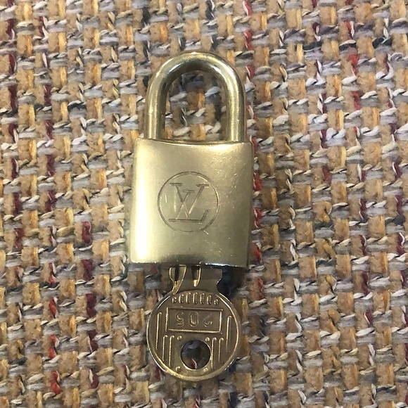 Vintage LV Louis Vuitton Padlock Lock & Key 205 - Picture 9 of 13